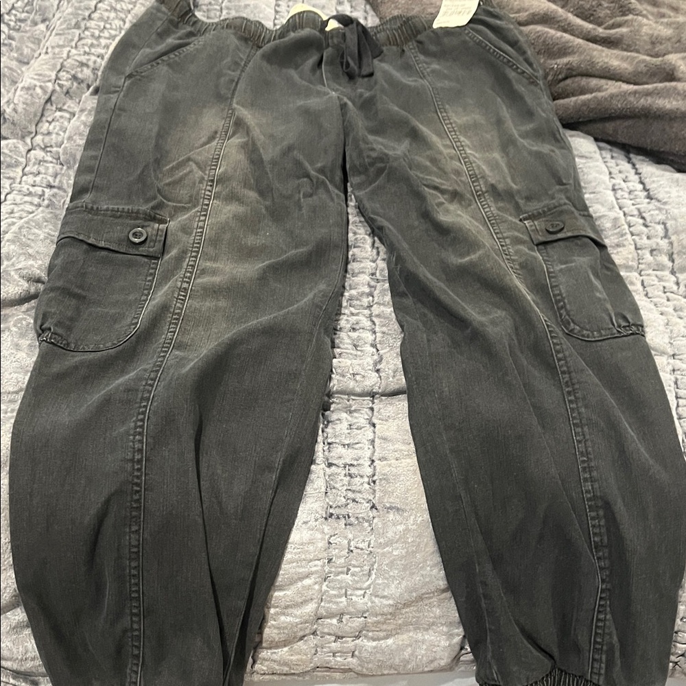Bella Dahl Charcoal Cargo Pants for women